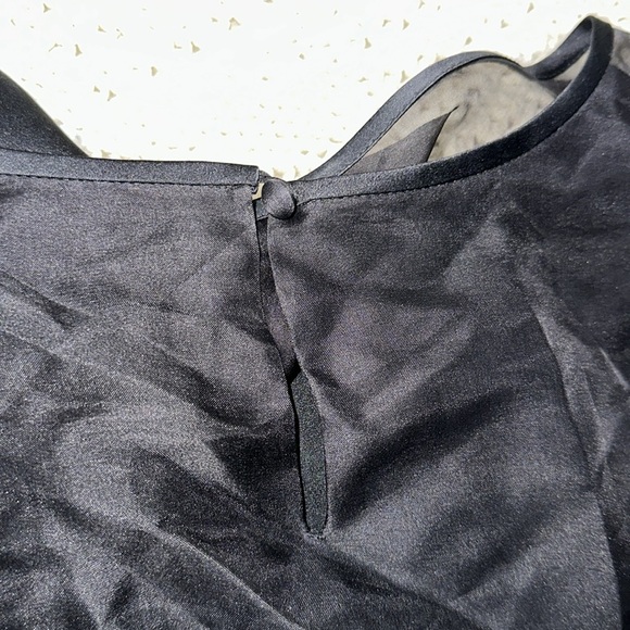 St. John Black and blue Top size large silk fabric - Picture 5 of 8